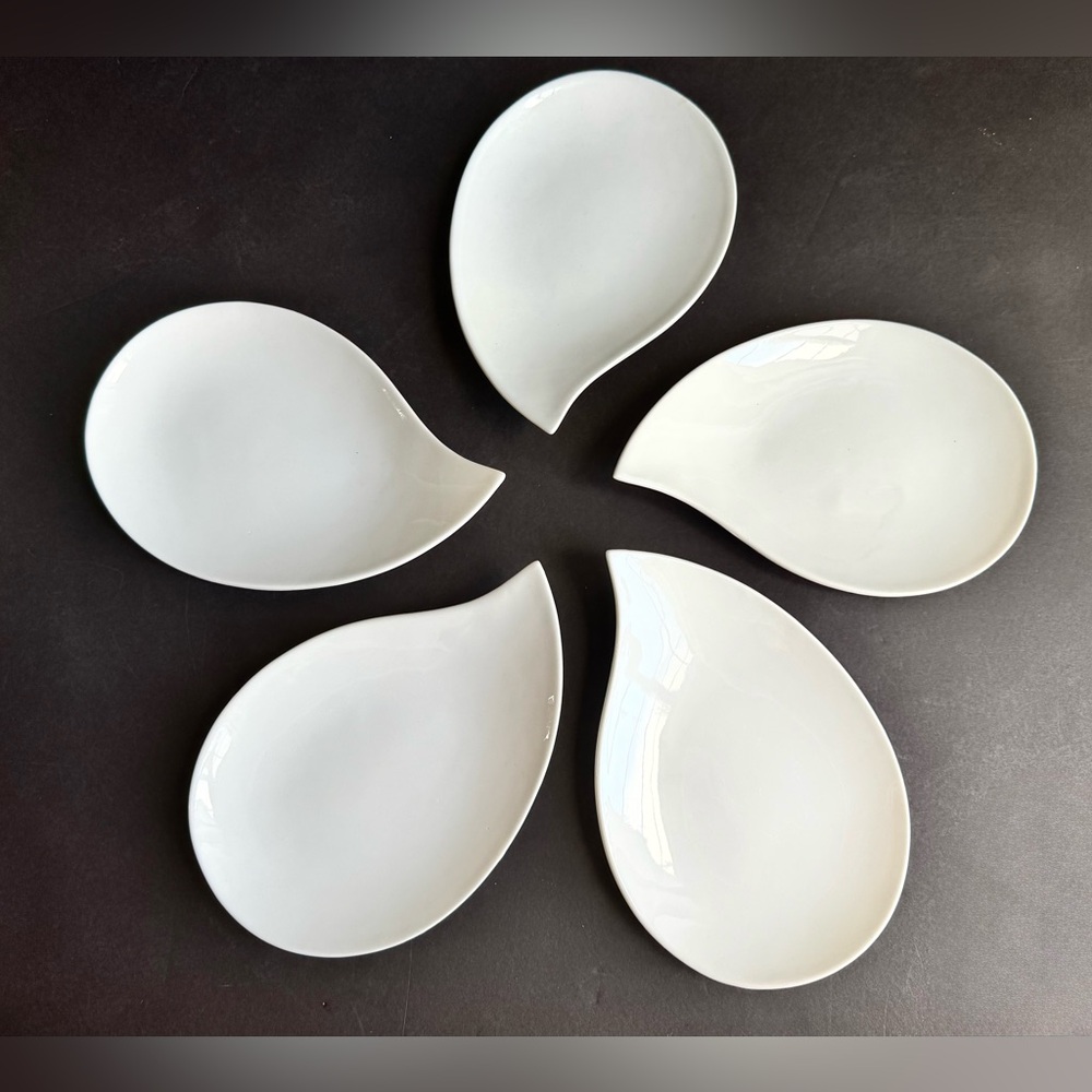 (Set/5) Crate & Barrel cb2 White Ceramic Tear Drop Comma Small Plates